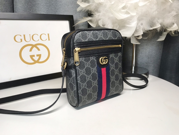 激安グッチバッグコピー背面デザイン